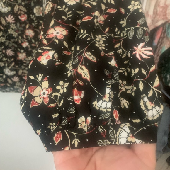 Black floral peasant blouse size XL - Picture 4 of 7